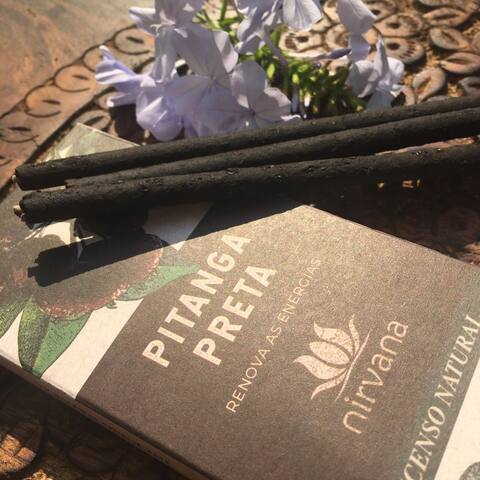 Incenso Natural Nirvana Pitanga Preta – 9 Varetas – Incensou